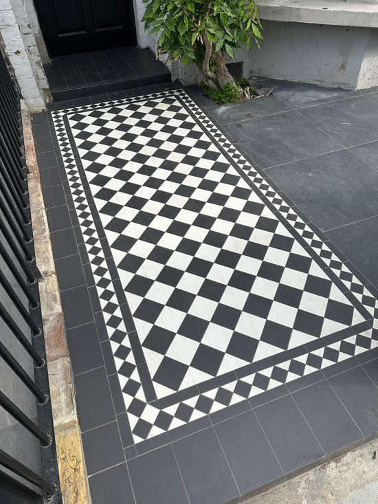 Cotswolds Daylesford Black & White Mosaic