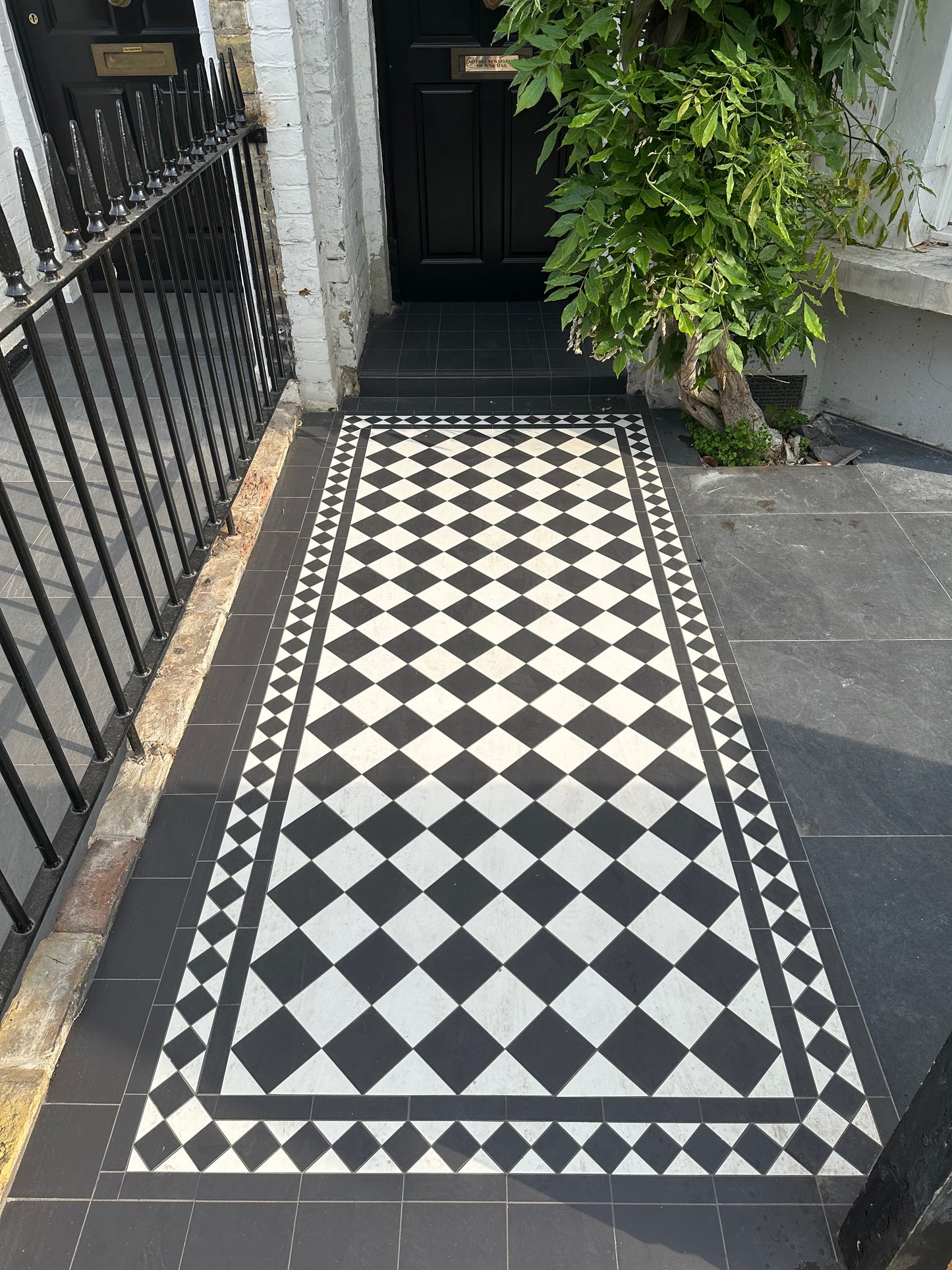 Cotswolds Black Step Tread