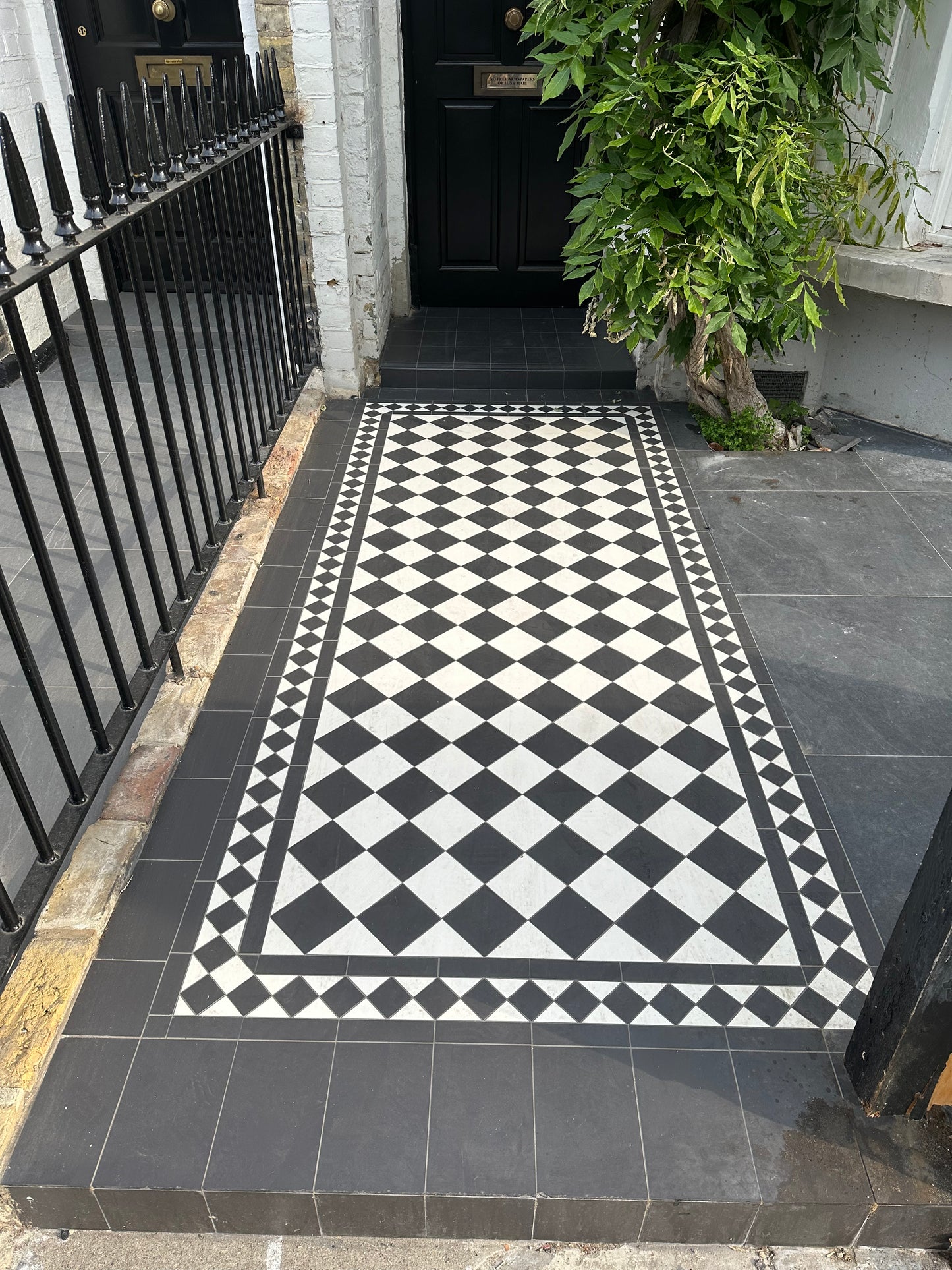 Cotswolds Black Step Tread