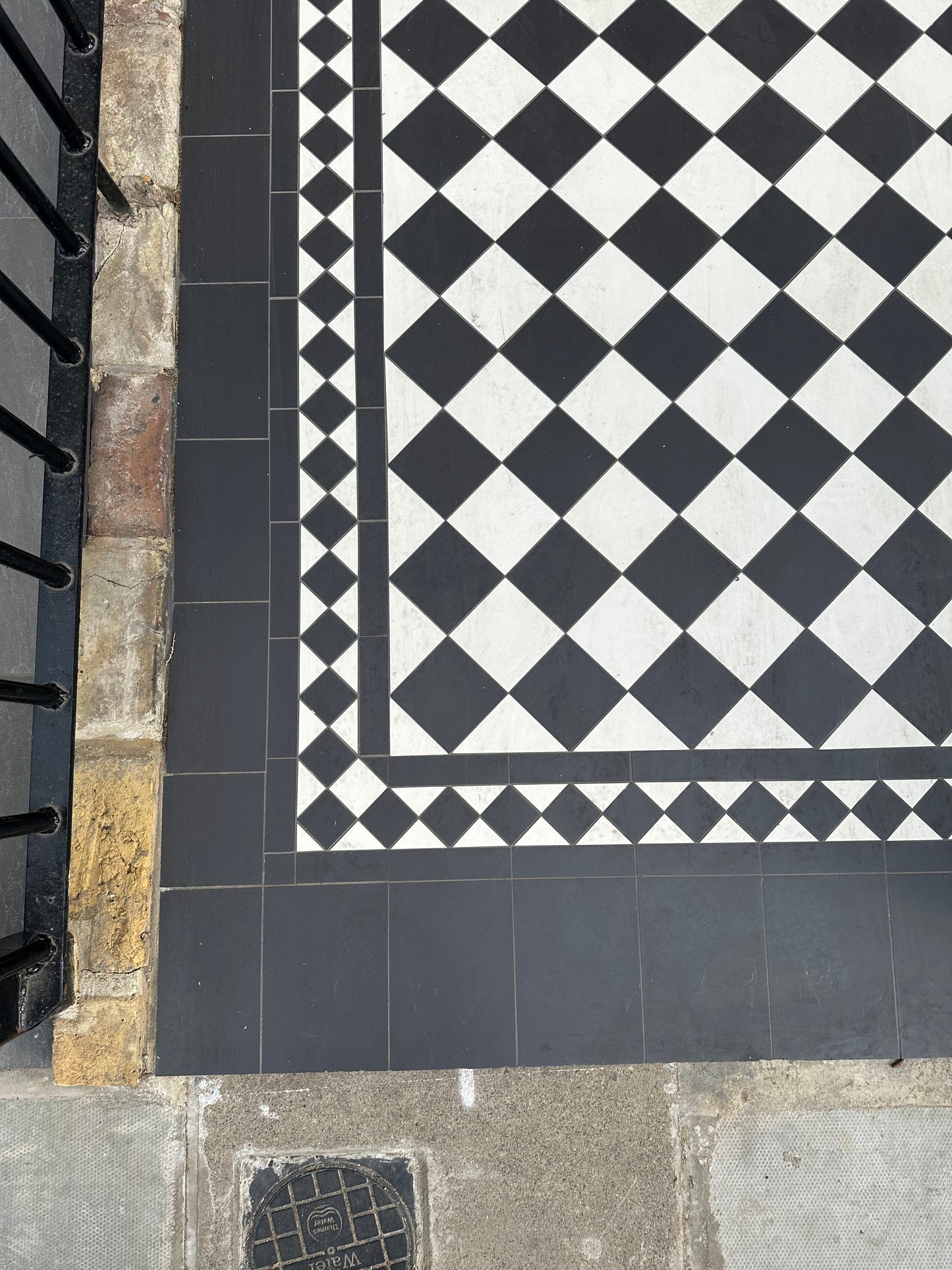 Cotswolds Black Step Tread