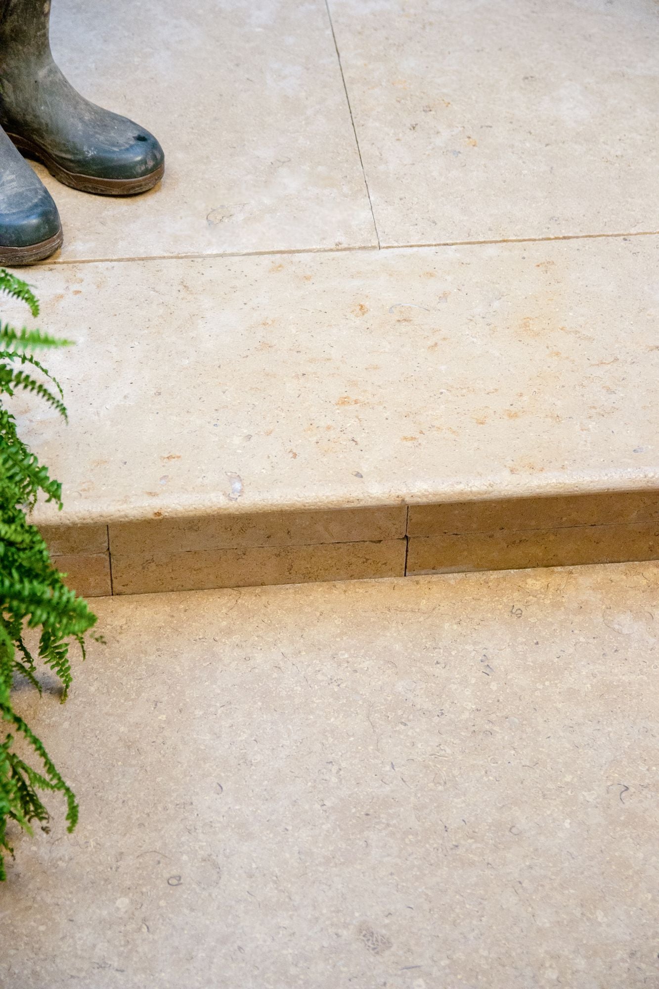 Selborne Limestone Bullnose Step Tumbled & Etched Finish With Rain Drip