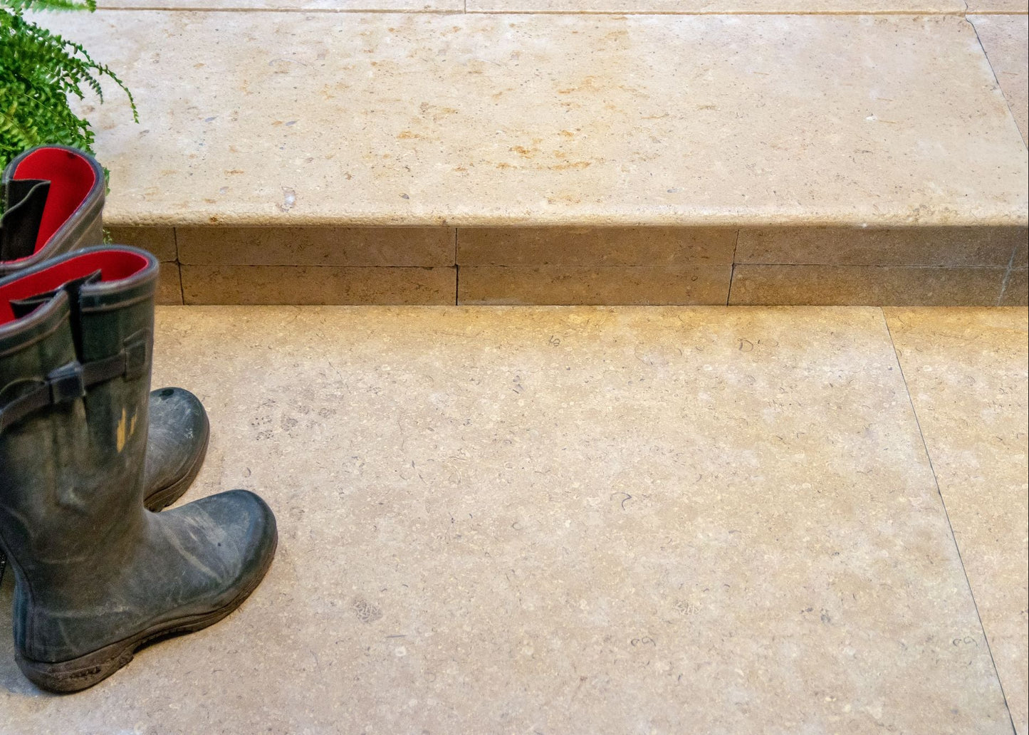 Selborne Limestone Bullnose Step Tumbled & Etched Finish With Rain Drip
