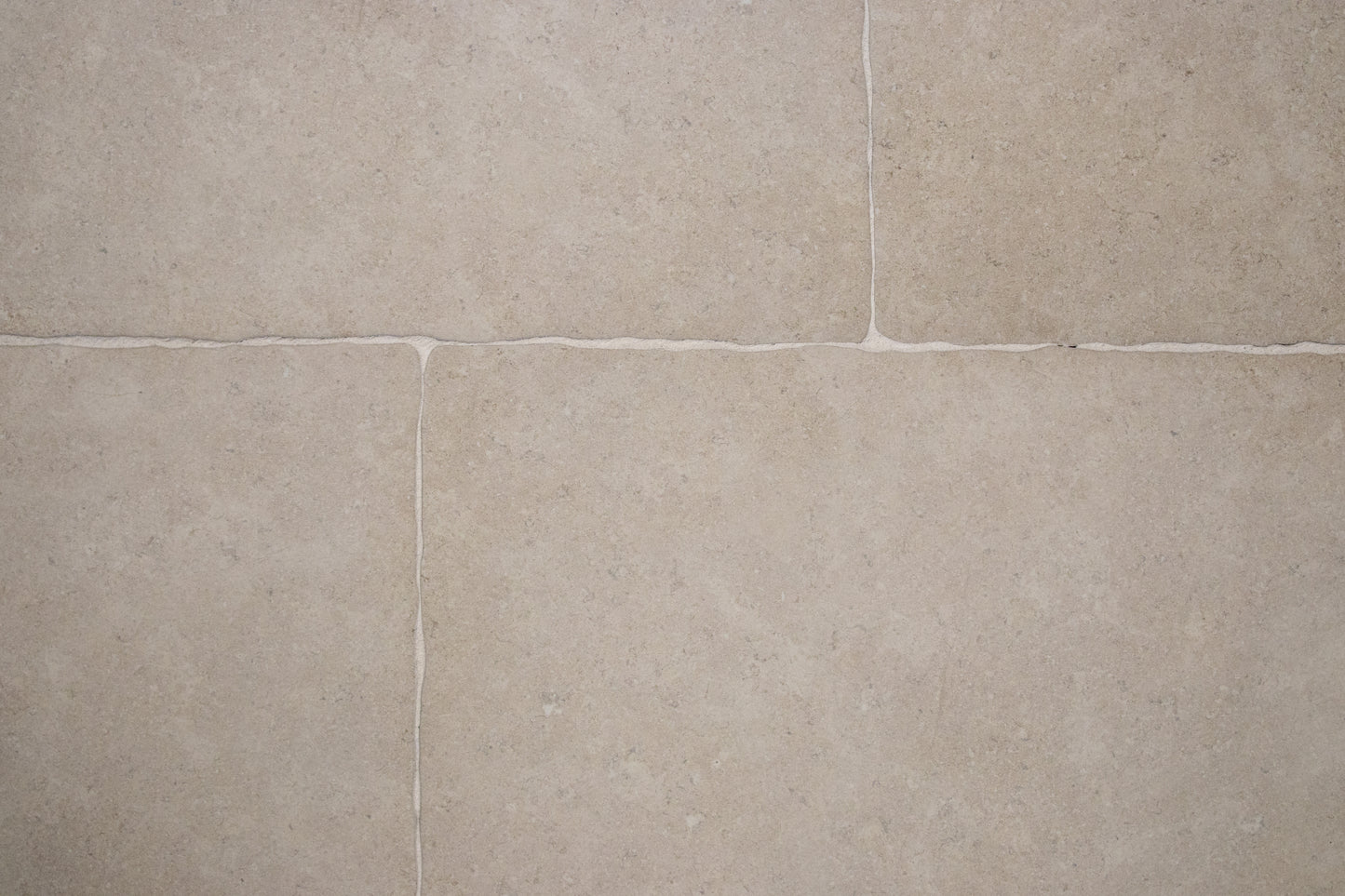 Charlbury Bone Tumbled Grip R11