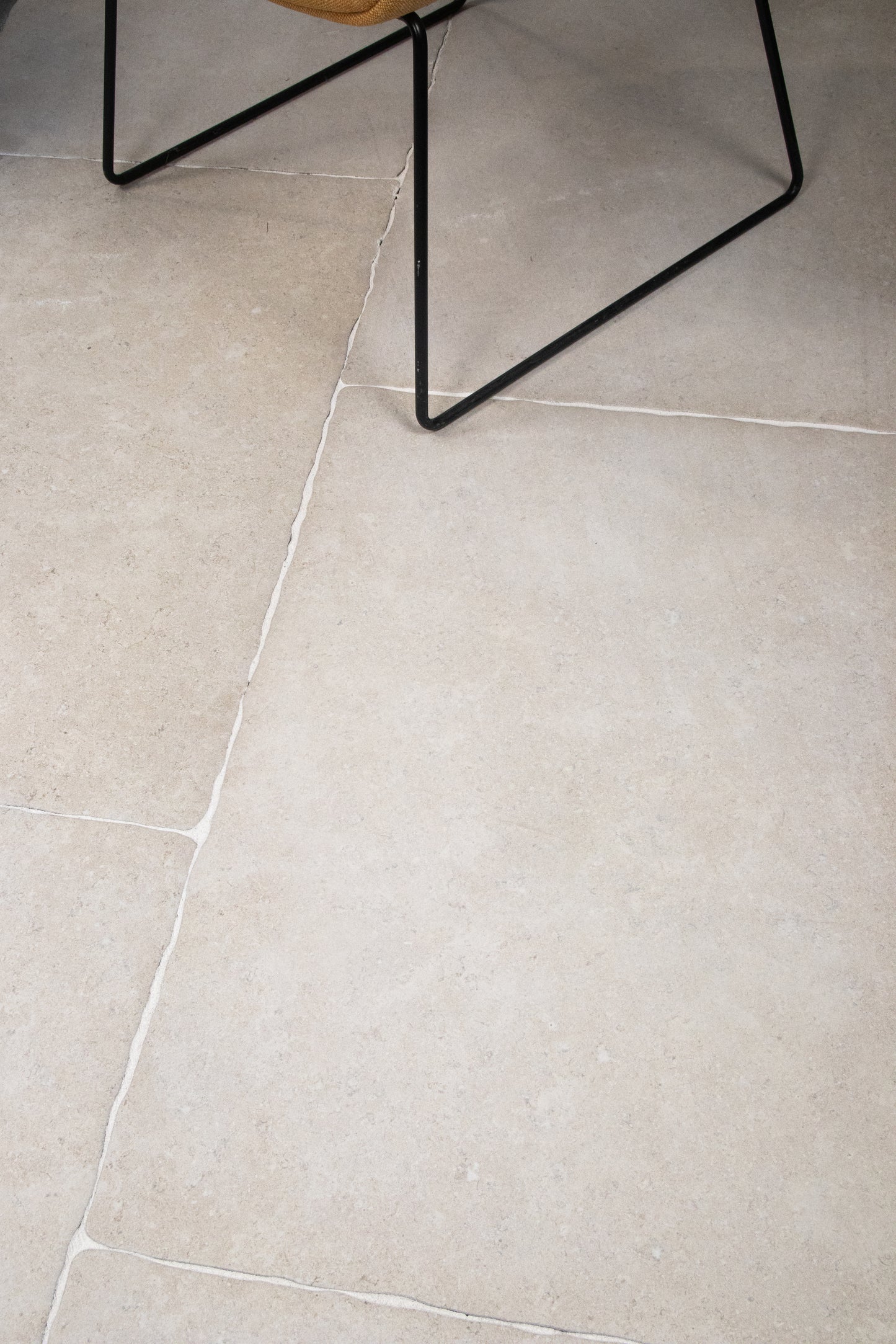 Charlbury Bone Tumbled Grip R11