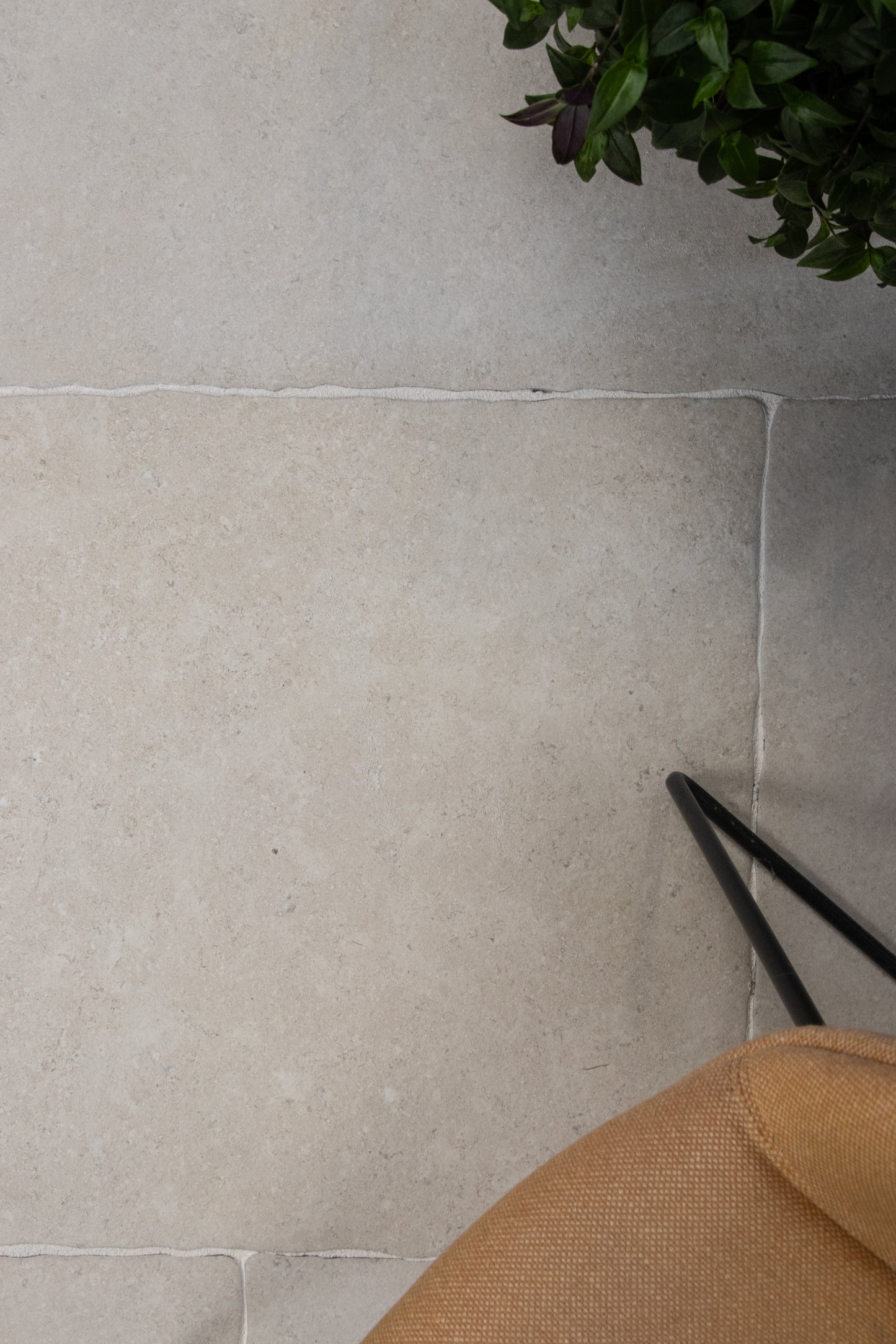 Charlbury Bone Tumbled Grip R11