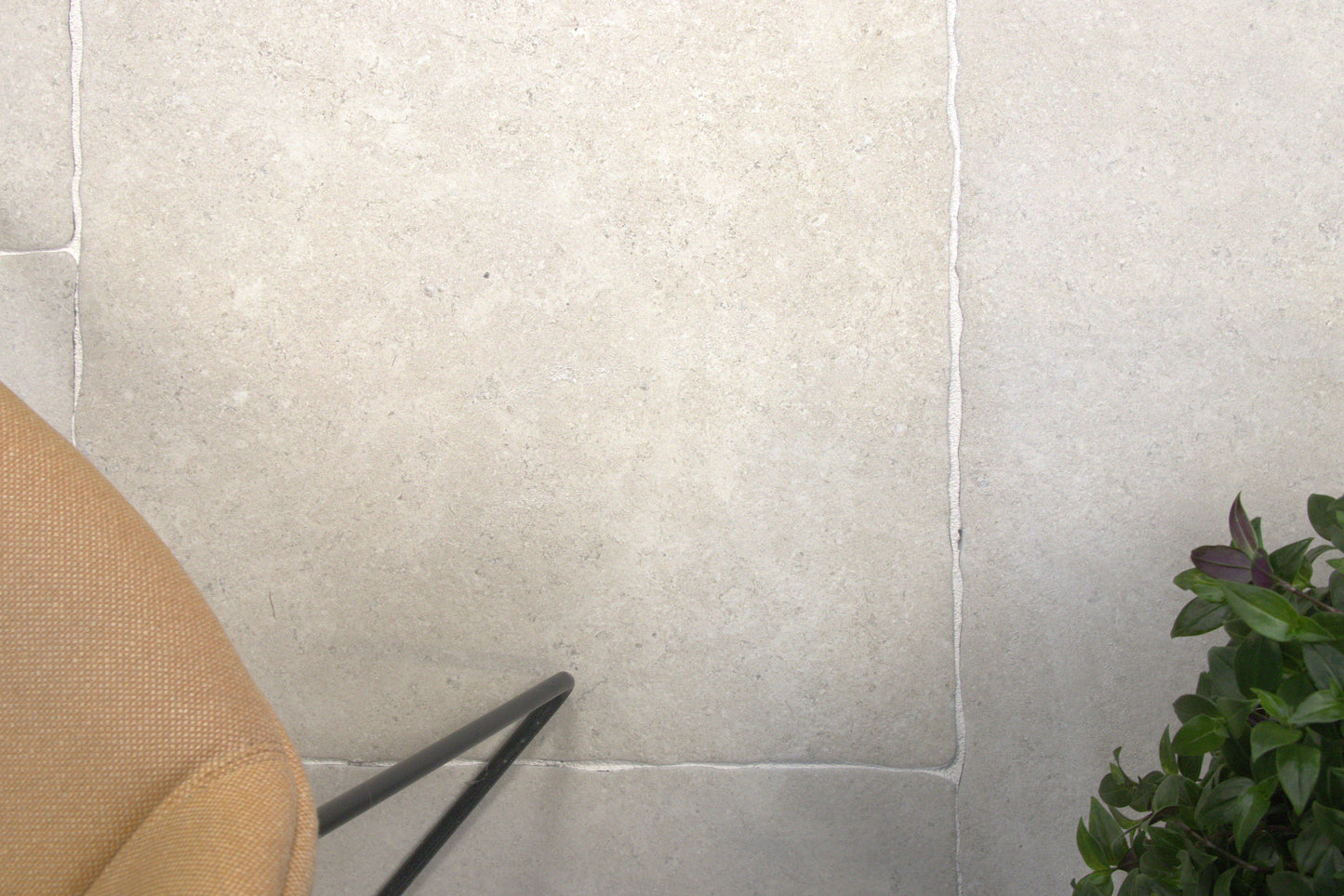 Charlbury Bone Tumbled Grip R11