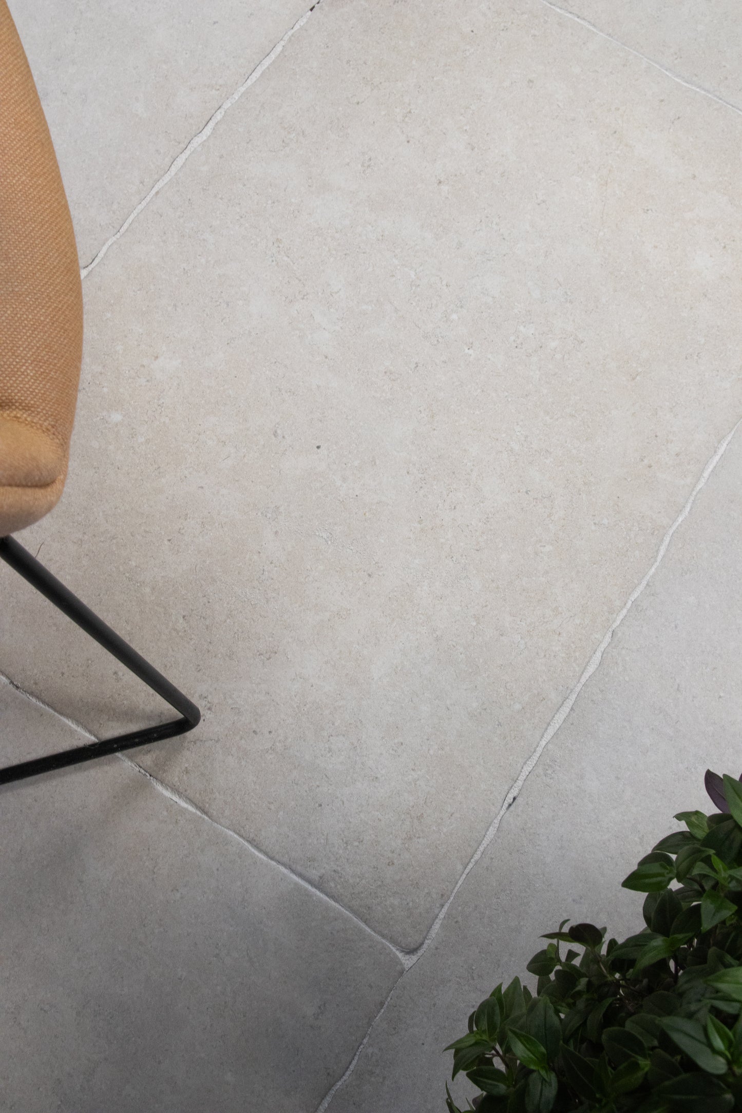 Charlbury Bone Tumbled Grip R11