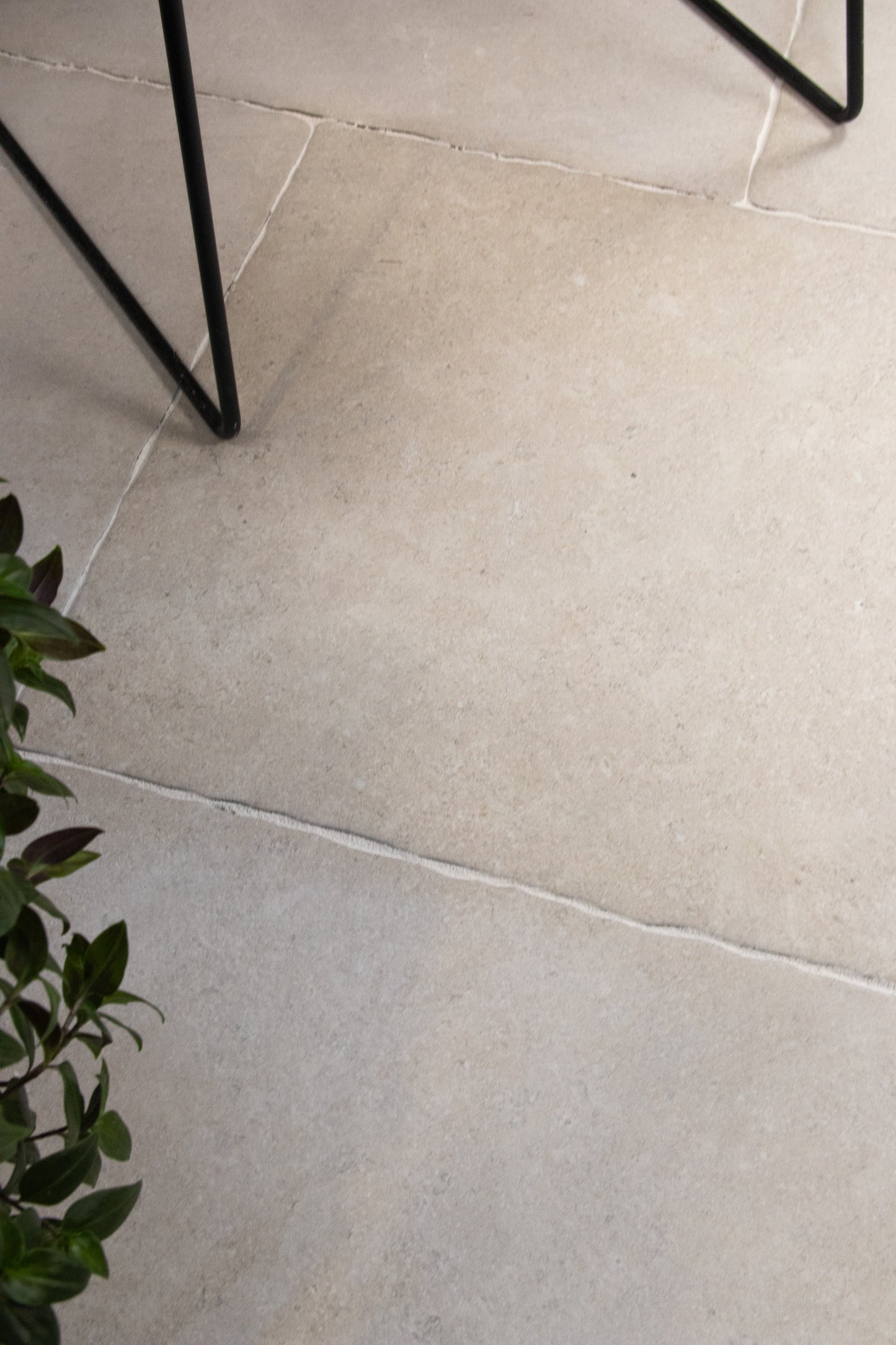 Charlbury Bone Tumbled Grip R11