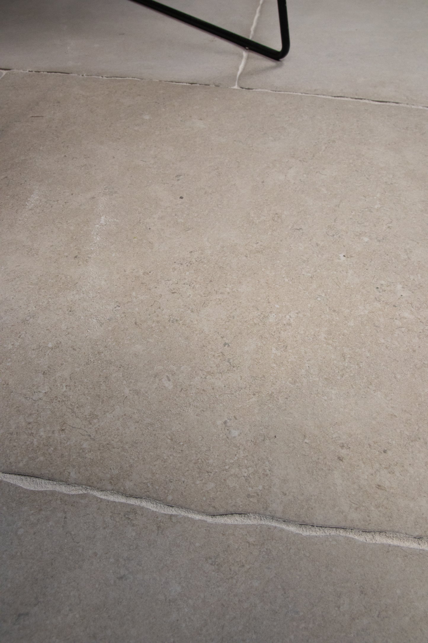 Charlbury Bone Tumbled Grip R11