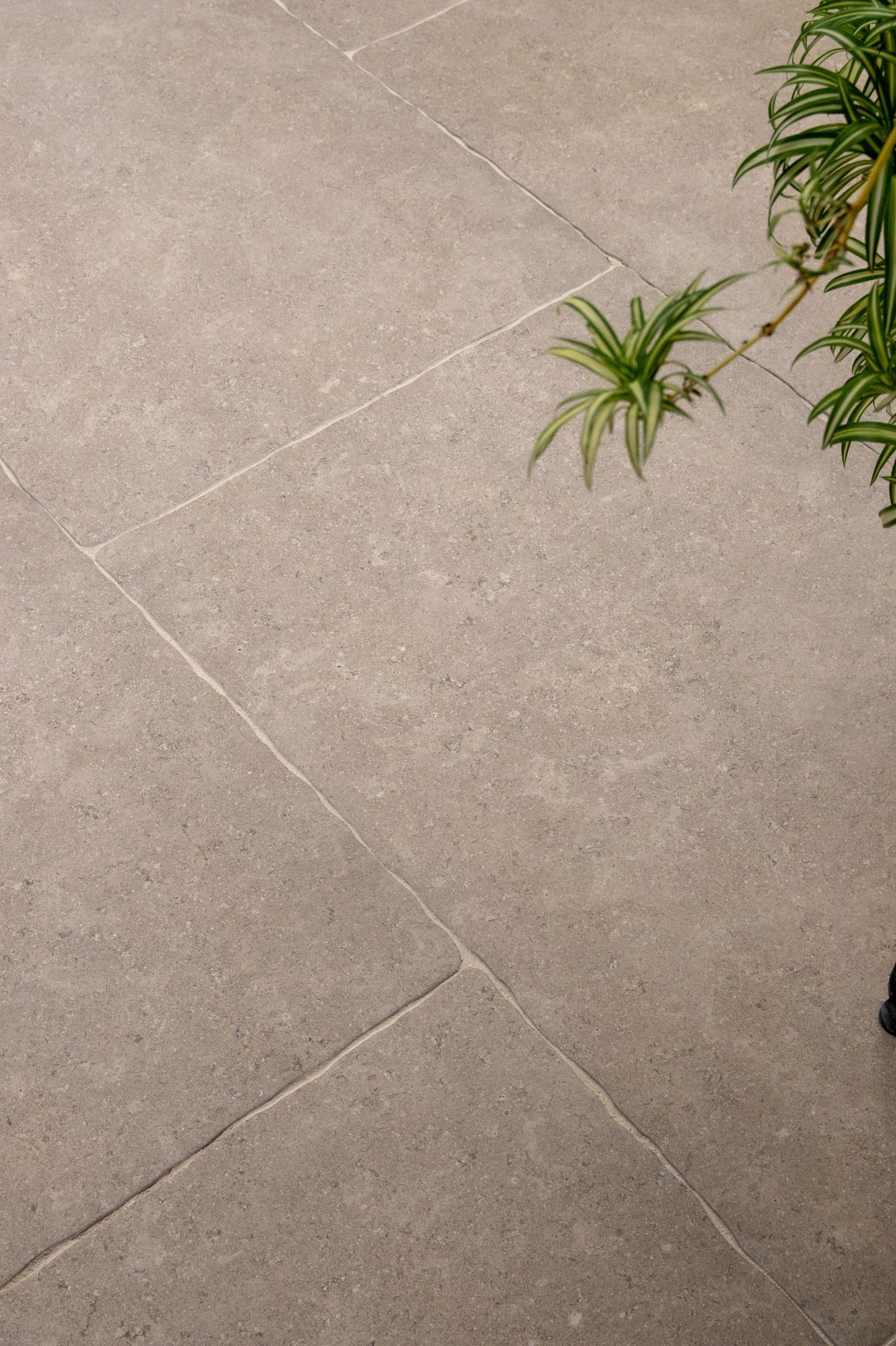 Charlbury Classic Tumbled Grip R11