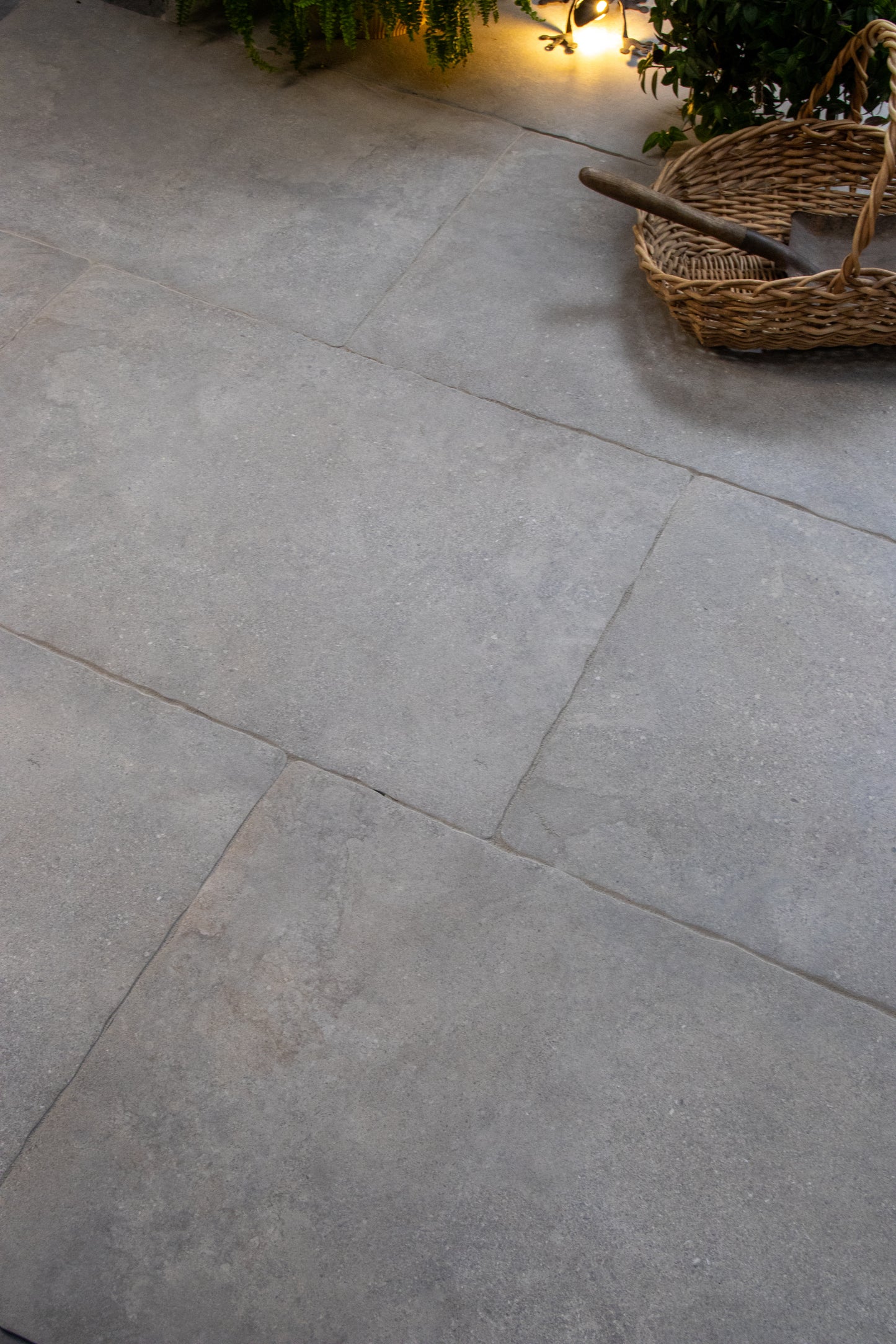 Charlbury Smoke Tumbled Grip R11