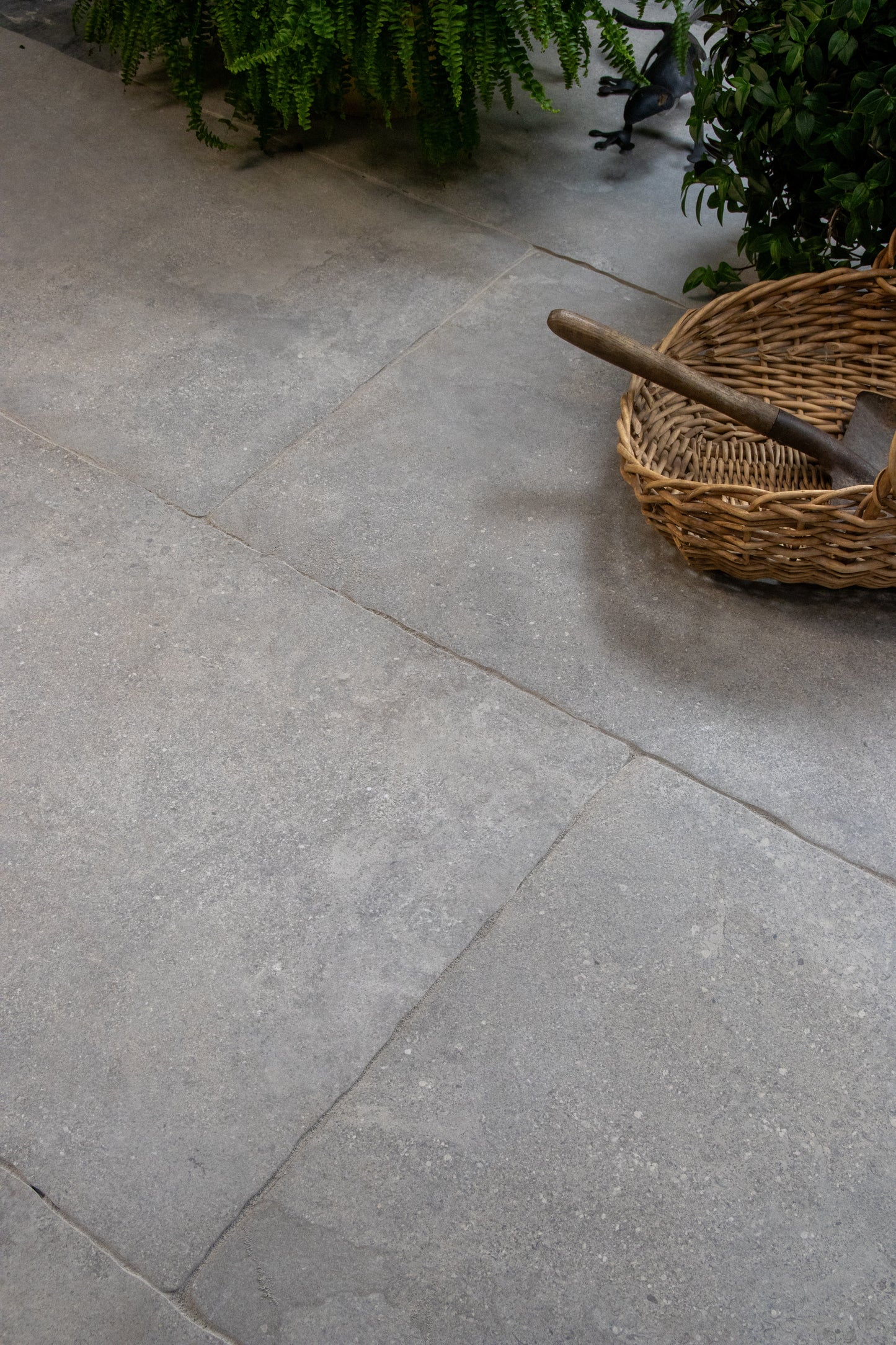 Charlbury Smoke Tumbled Grip R11