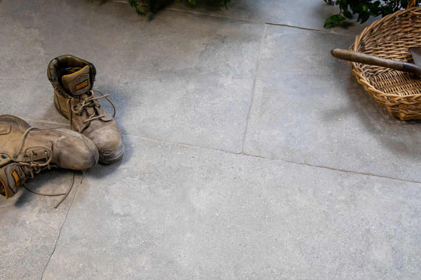 Charlbury Smoke Tumbled Grip R11