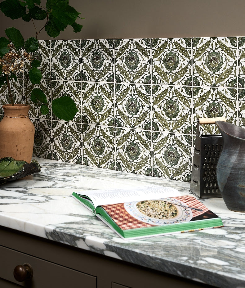 studio-victorian-style-wall-decor-acanthus-green-gloss-finish