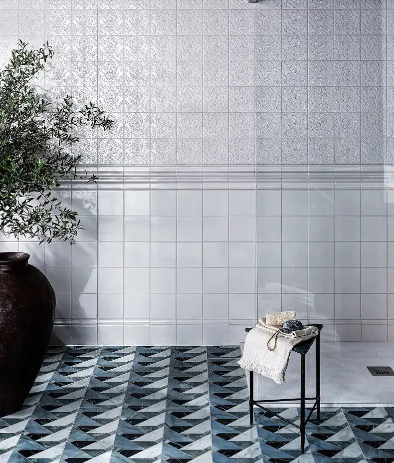 victorian-style-wall-hampton-court-vines-cotton-white-gloss-finish