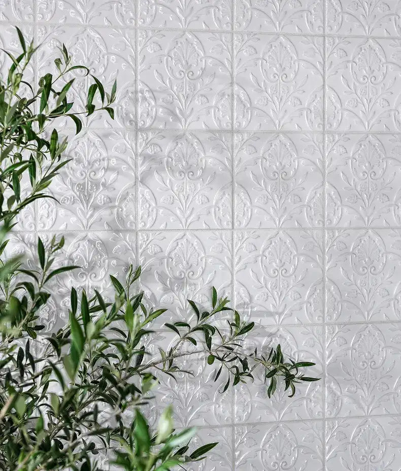 victorian-style-wall-hampton-court-vines-cotton-white-gloss-finish