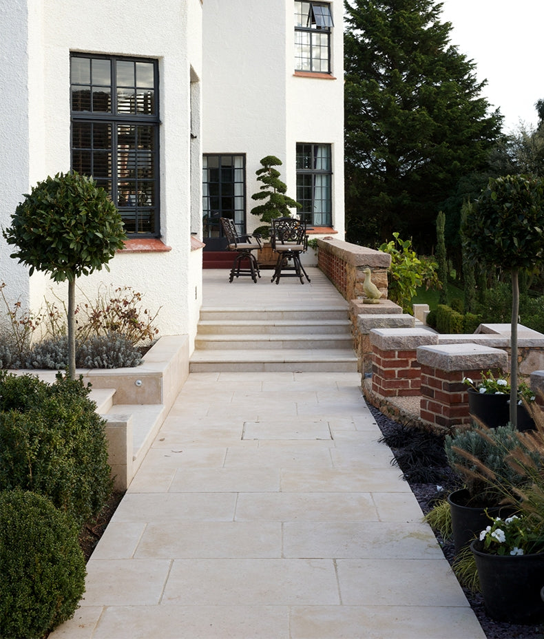 wychwood-paving-tumbled-&-etched-finish